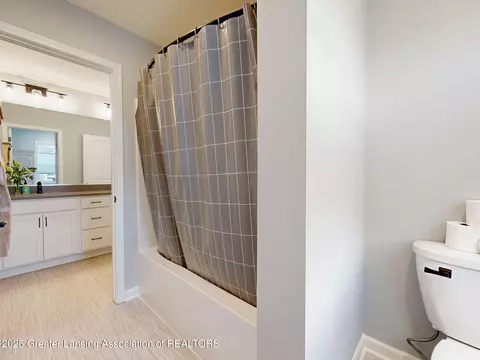 Bath - 621 Titanium Trl, Haslett, MI 48840 photo 8 of 9
