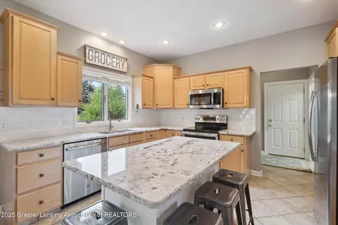 Kitchen - 11660 Hidden Spring Trl, Dewitt, MI 48820 photo 3 of 5