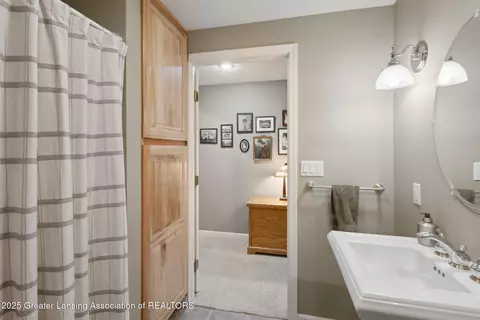Bath - 11660 Hidden Spring Trl, Dewitt, MI 48820 photo 2 of 5