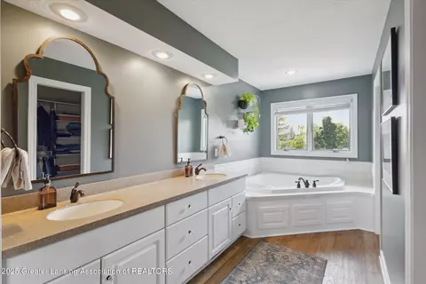 Bath - 11660 Hidden Spring Trl, Dewitt, MI 48820 photo 3 of 5