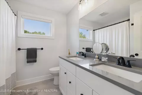 Bath - 9640 Tobermory Dr, Haslett, MI 48840 photo 2 of 3