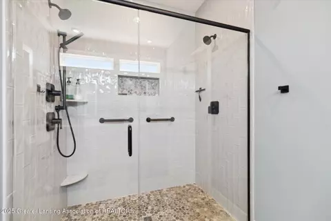 Bath - 9640 Tobermory Dr, Haslett, MI 48840 photo 1 of 3
