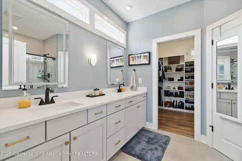 Entry Way - 9640 Tobermory Dr, Haslett, MI 48840 photo 2 of 3