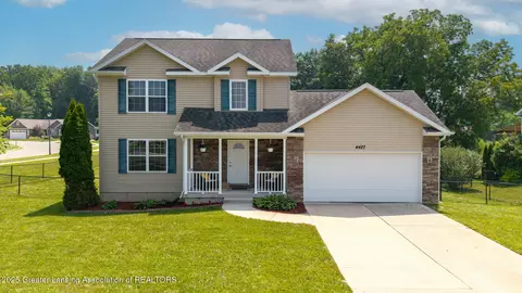 4427 Helmsway Dr, Lansing, MI 48911