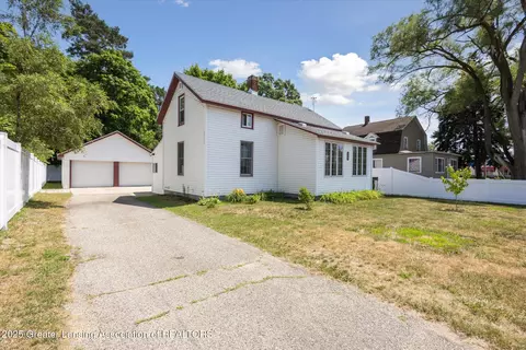 310 S Bower St, Greenville, MI 48838