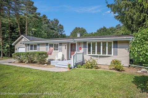 6379 Foster Rd, Haslett, MI 48840