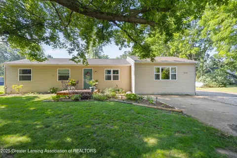 4242 Ballantine Rd, Dewitt, MI 48820