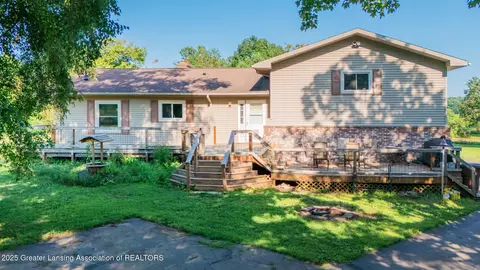 300 N Royston Rd, Charlotte, MI 48813