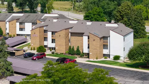 1450 E Pond Dr #23, Okemos, MI 48864