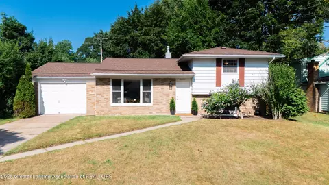 2113 Bolley Dr, Lansing, MI 48912