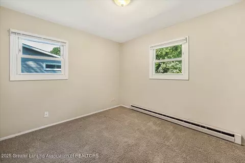 Bedroom - 2166-2168 Park Ln, Holt, MI 48842 photo 2 of 5