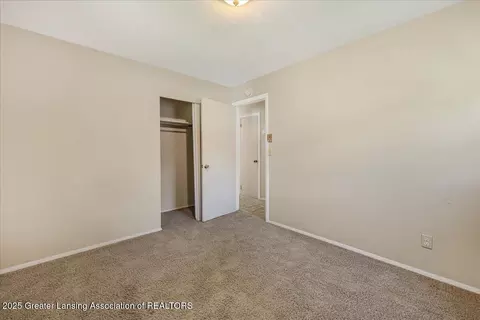 Bedroom - 2166-2168 Park Ln, Holt, MI 48842 photo 3 of 5