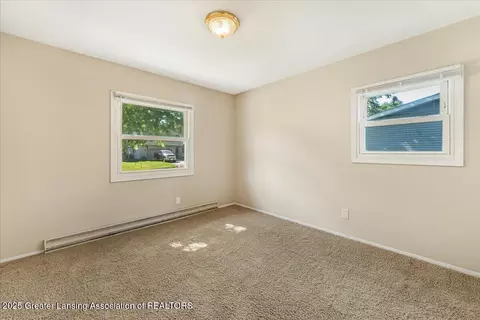 Bedroom - 2166-2168 Park Ln, Holt, MI 48842 photo 4 of 5