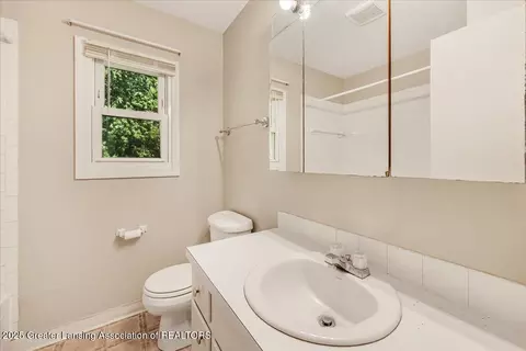 Bath - 2166-2168 Park Ln, Holt, MI 48842 photo 1 of 1