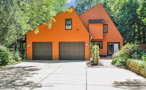 164 E Newman Rd, Williamston, MI 48895