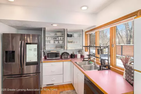 Kitchen - 164 E Newman Rd, Williamston, MI 48895 photo 2 of 4