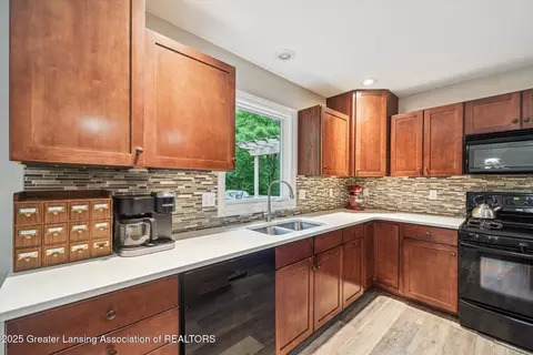 1058 Buckingham Rd, Haslett, MI 48840 photo 18