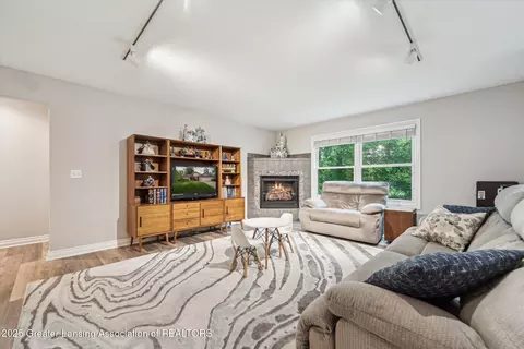 1058 Buckingham Rd, Haslett, MI 48840 photo 12