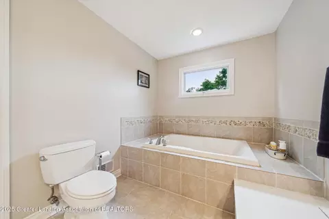 1058 Buckingham Rd, Haslett, MI 48840 photo 31