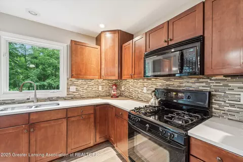 1058 Buckingham Rd, Haslett, MI 48840 photo 22