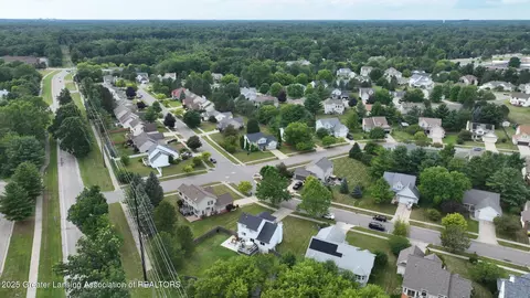 View/Area - 1541 Downing St, Haslett, MI 48840 photo 3 of 4