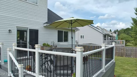 Exterior - 1541 Downing St, Haslett, MI 48840 photo 2 of 5