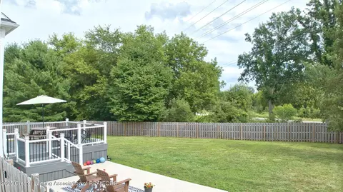 Exterior - 1541 Downing St, Haslett, MI 48840 photo 3 of 5