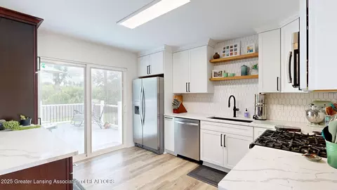 Kitchen - 1541 Downing St, Haslett, MI 48840 photo 3 of 3