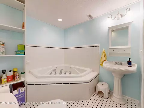 Bath - 1541 Downing St, Haslett, MI 48840 photo 5 of 5