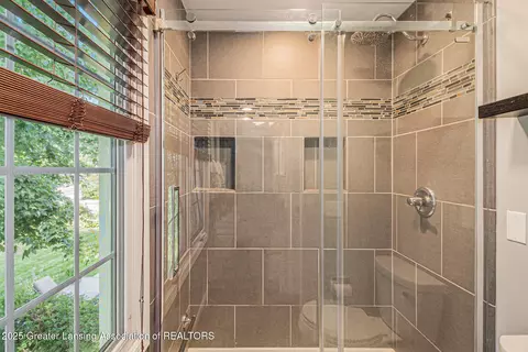 Bath - 3210 Old Hickory Trl, Dewitt, MI 48820 photo 5 of 7