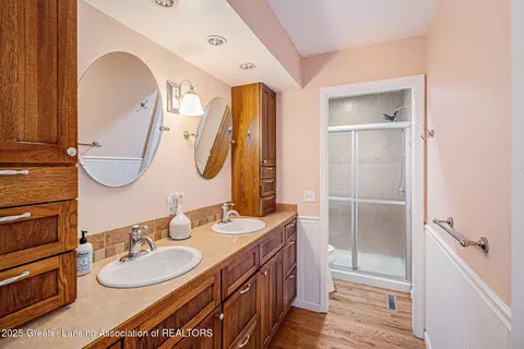 Bath - 3210 Old Hickory Trl, Dewitt, MI 48820 photo 6 of 7
