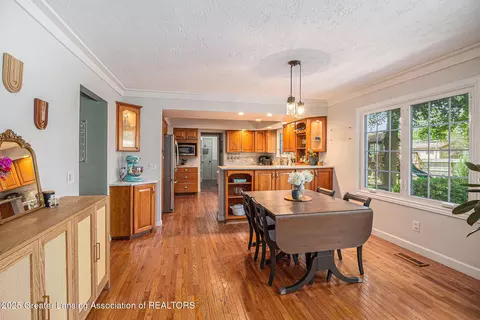 Dining - 3210 Old Hickory Trl, Dewitt, MI 48820 photo 2 of 3