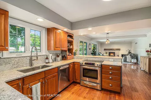 Kitchen - 3210 Old Hickory Trl, Dewitt, MI 48820 photo 2 of 2