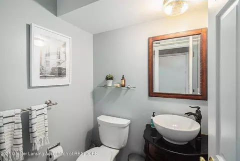 Bath - 3210 Old Hickory Trl, Dewitt, MI 48820 photo 1 of 7