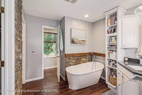 Bath - 3210 Old Hickory Trl, Dewitt, MI 48820 photo 2 of 7