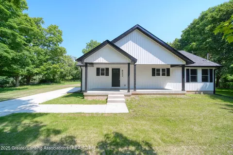 822 Woodworth Rd, Jackson, MI 49202