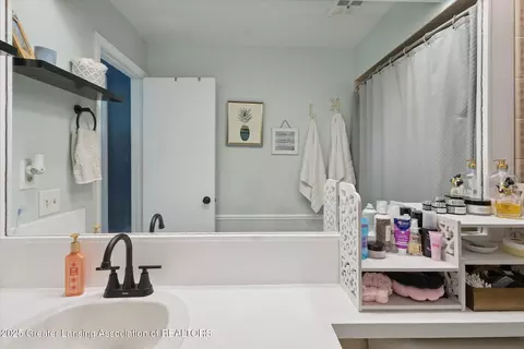 Bath - 10619 Barnes Rd, Eaton Rapids, MI 48827 photo 2 of 3