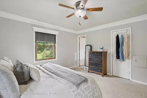 Bedroom - 10619 Barnes Rd, Eaton Rapids, MI 48827 photo 4 of 5