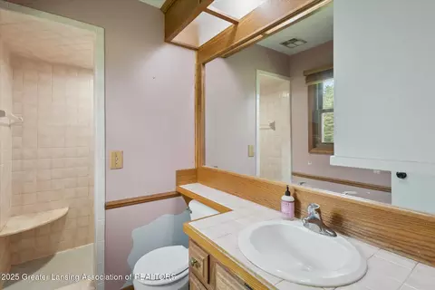 Bath - 10619 Barnes Rd, Eaton Rapids, MI 48827 photo 3 of 3