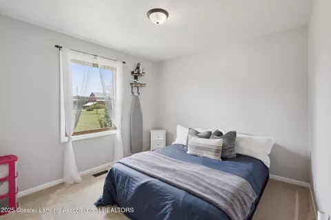 Bedroom - 10619 Barnes Rd, Eaton Rapids, MI 48827 photo 1 of 5