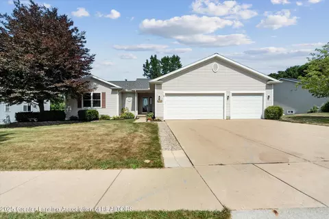 14799 Shamrock Trl, Lansing, MI 48906