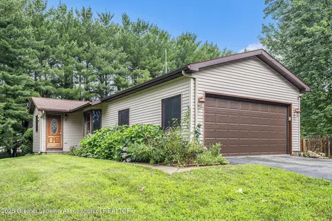 6494 Zimmer Rd, Haslett, MI 48840