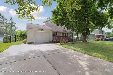 6920 Dickson Dr, Grand Ledge, MI 48837 photo 5