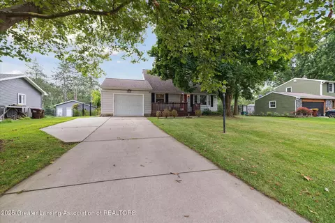 6920 Dickson Dr, Grand Ledge, MI 48837 photo 4