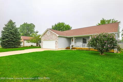 8961 Jacaranda Dr, Dimondale, MI 48821 photo 2
