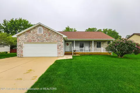 8961 Jacaranda Dr, Dimondale, MI 48821