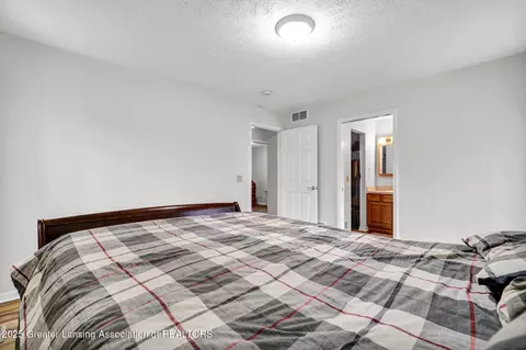 8961 Jacaranda Dr, Dimondale, MI 48821 photo 21