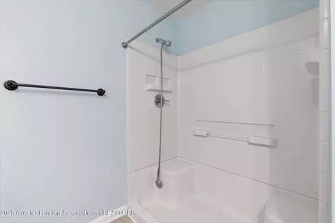 Bath - 2685 Elderberry Dr, Okemos, MI 48864 photo 2 of 3
