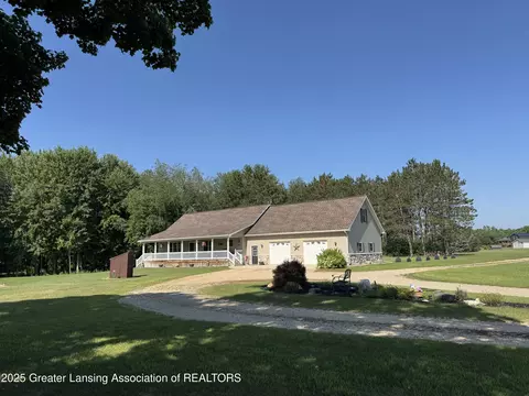 9933 N Douglas Rd, Vestaburg, MI 48891