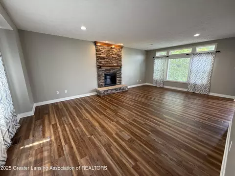 12869 Warm Creek Dr, Dewitt, MI 48820 photo 9